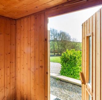Tarrant Gunville House | The Retreat, Sauna & Hot Tub, Charming & Cosy Gem