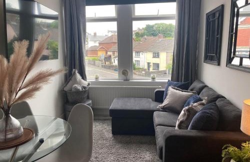 Kenfig Hill Apartment | The Retreats 2 Kenfig Hill Pet Friendly 2 Bedroom Flat with King Size bed twin beds and sofa bed sleeps up to 5 people