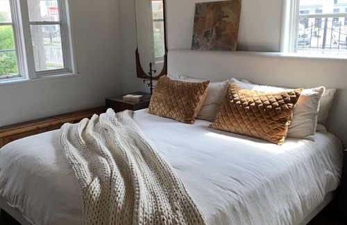 Greater Heights Apartment | the reverie: romantic & eclectic w/outdoor hot tub