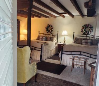 Old Town Fredericksburg Bed & Breakfast | The Richard Johnston Inn & 1890 Caroline House