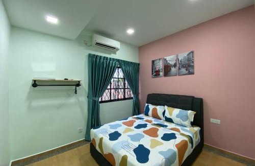 Taman Daya House | The Riimbun . Private Pool . BBQ . Karaoke