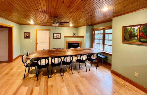 Equinunk House | The River House with Hot Tub