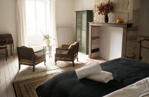 Gye-sur-Seine House | The Riverhouse, magical house with garden by the river Seine