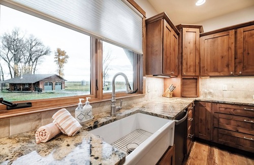Bozeman House | The Riverhouse on the East Gallatin