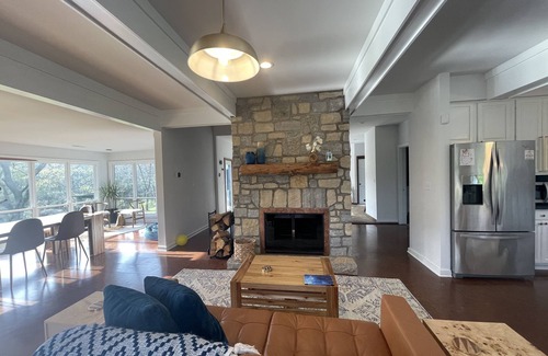 Dublin House | THE RIVERHOUSE-RIVERFRONT. 3 minutes to Bridge Park, Columbus Zoo