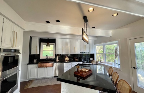 Dublin House | THE RIVERHOUSE-RIVERFRONT. 3 minutes to Bridge Park, Columbus Zoo