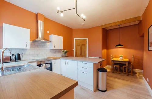Tillicoultry Condo | The Riverside Apartment (free parking)