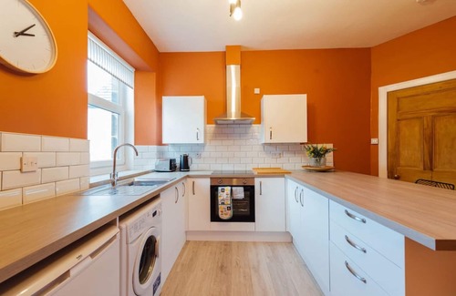 Tillicoultry Condo | The Riverside Apartment (free parking)