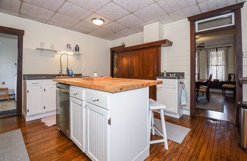 Friendsville House | The Riverside - Stay on the River - 15 minutes to Deep Creek and Wisp!