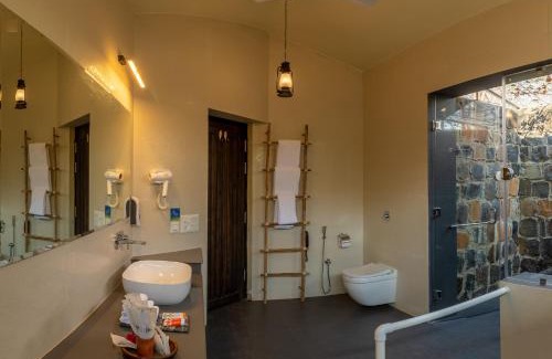 Baihar Hotel | The Riverwood Forest Retreat - Kanha