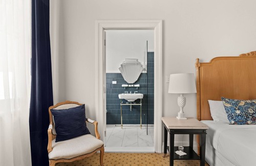 Robertson House | The Robertson Hotel