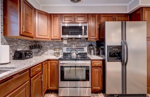 Rochester House | The Roc-House Airport Home Office Gaming Center