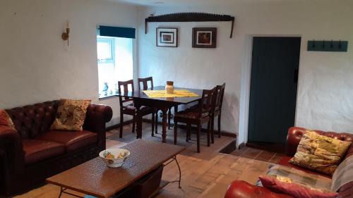 Lettermacaward House | The Rockhouse - Cosy stone built Thatch Cottage