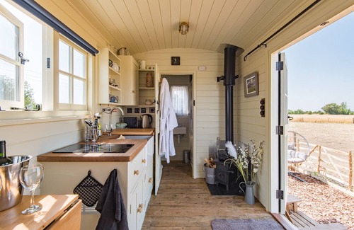 St Mary's Bay Cabin | The Romney - a Shepherds Hut by Bloom Stays that sleeps 4 guests in 1 bedroom