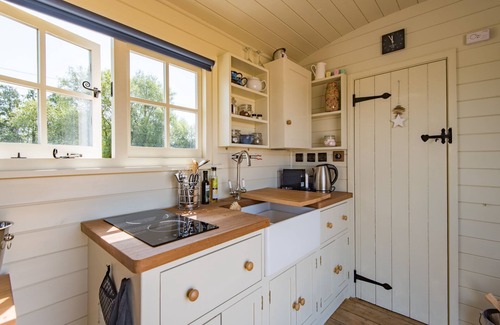 St Mary's Bay Cabin | The Romney - a Shepherds Hut by Bloom Stays that sleeps 4 guests in 1 bedroom