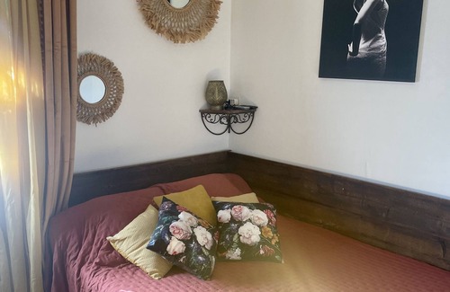 Saint-Laurent-d'Aigouze Bed & Breakfast | The room under the orange tree
