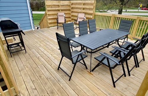 Lake Michigan Beach House | The Roosevelt House: Big Deck Fast WiFI Near Lake