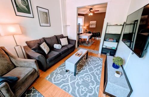 Roscoe Village Apartment | The Roscoe Village Guesthouse
