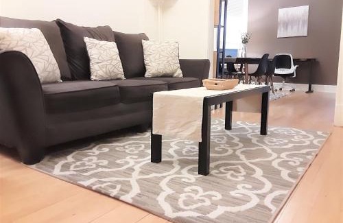 Roscoe Village Apartment | The Roscoe Village Guesthouse