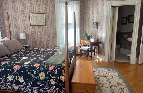 Guilford Bed & Breakfast | The Rose Room - Queen Bed - The Guilford Bed & Breakfast
