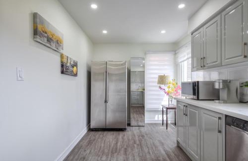 Thornhill Villa | The Rosewood 1 Bedroom Basement Retreat