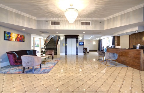 Roslyn Hotel | The Roslyn, Tapestry Collection by Hilton - One King Bed #1