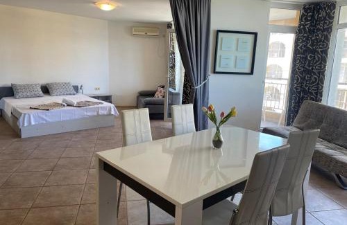 Aheloy Apartment | The Royal Bay Hideaway Studio