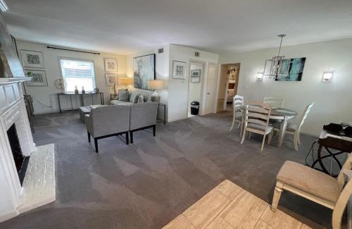 Uptown Apartment | The Royal Room at Galleria