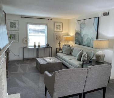 Uptown Apartment | The Royal Room at Galleria