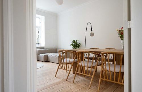 Osterbro Apartment | The Royale Retreat with 5 bedrooms