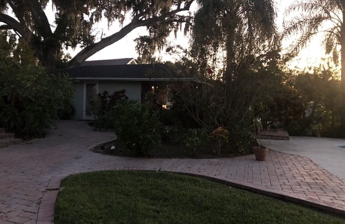 Winter Haven Cottage | The Russell Lake House