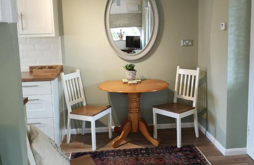 Grimsby House | The Saddlery Holiday Cottage - Near Wolds And Coast