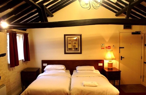 Amersham Bed & Breakfast | The Saracens Head