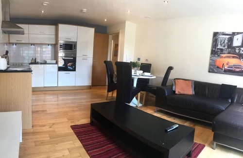 Hull Old Town Apartment | The Sawmill Glossy Sleek Peaceful City Centre oran
