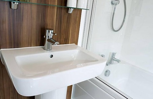 Hull Old Town Apartment | The Sawmill, Stylish city centre accommodation with a quiet setting RED