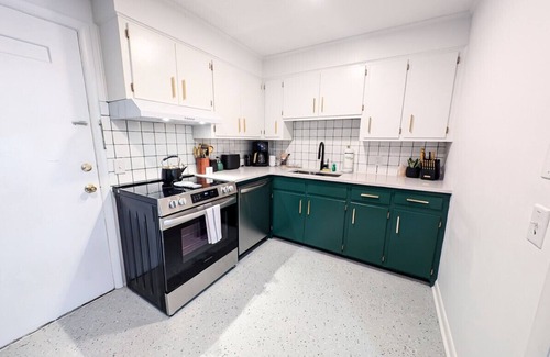 Columbia Apartment | The Scholar Suite | 1 King | Newly Renovated!