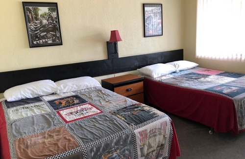 Harbor Oaks Bay Shore Hotel | The Scoot Inn