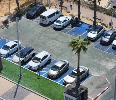 Bat Yam Apartment | The Sea of Raz