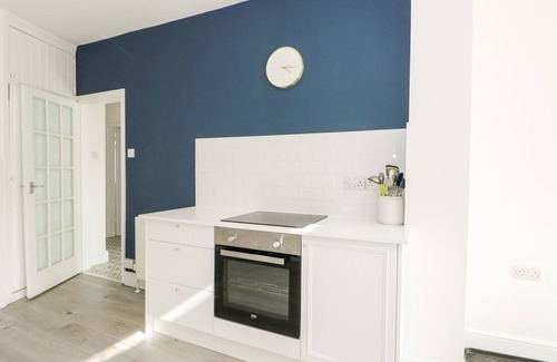 Sutton-on-Sea Cottage | THE SEASIDE RETREAT, pet friendly, with a garden in Sutton-On-Sea