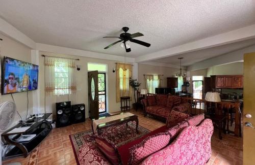 Roseau House | The Seclusive Mansion