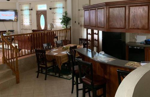 Roseau House | The Seclusive Mansion