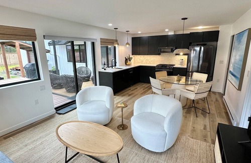 Mendenhall Valley House | The Seedling - outdoor gas fireplace, hot tub & grill near shops & trails