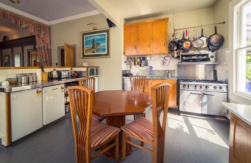 Takaka Bed & Breakfast | The Shady Rest B&B