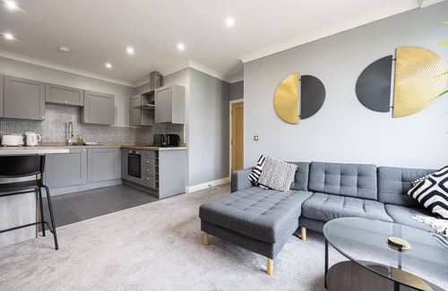 Wythenshawe Apartment | The Sharston- Close To Airport- Free Secure Parking