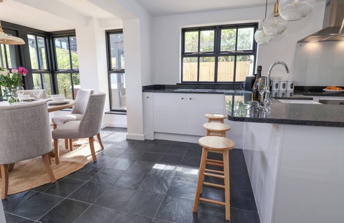 Horton House | THE SHEILING, pet friendly, luxury holiday cottage in Rudyard Lake