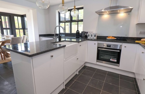Horton House | THE SHEILING, pet friendly, luxury holiday cottage in Rudyard Lake