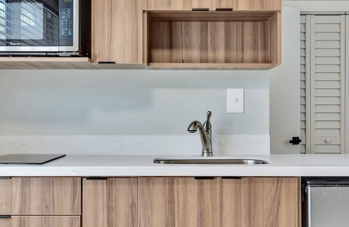 North Beach Apartment | The Shell on Walnut | Studio w/Bath | Hollywood Beach | Free Parking