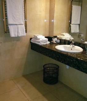 Drummond Etra Hotel | The Shirley Arms Hotel