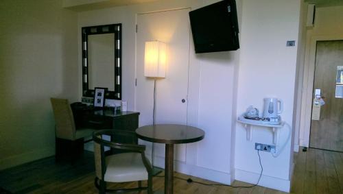 Drummond Etra Hotel | The Shirley Arms Hotel