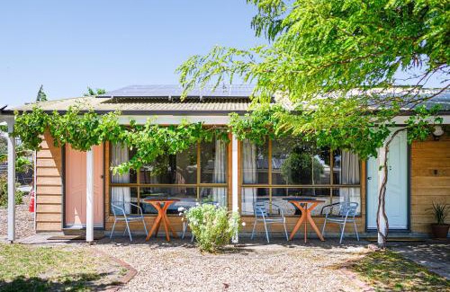 Alexandrina Hotel | The Shore Motel Milang